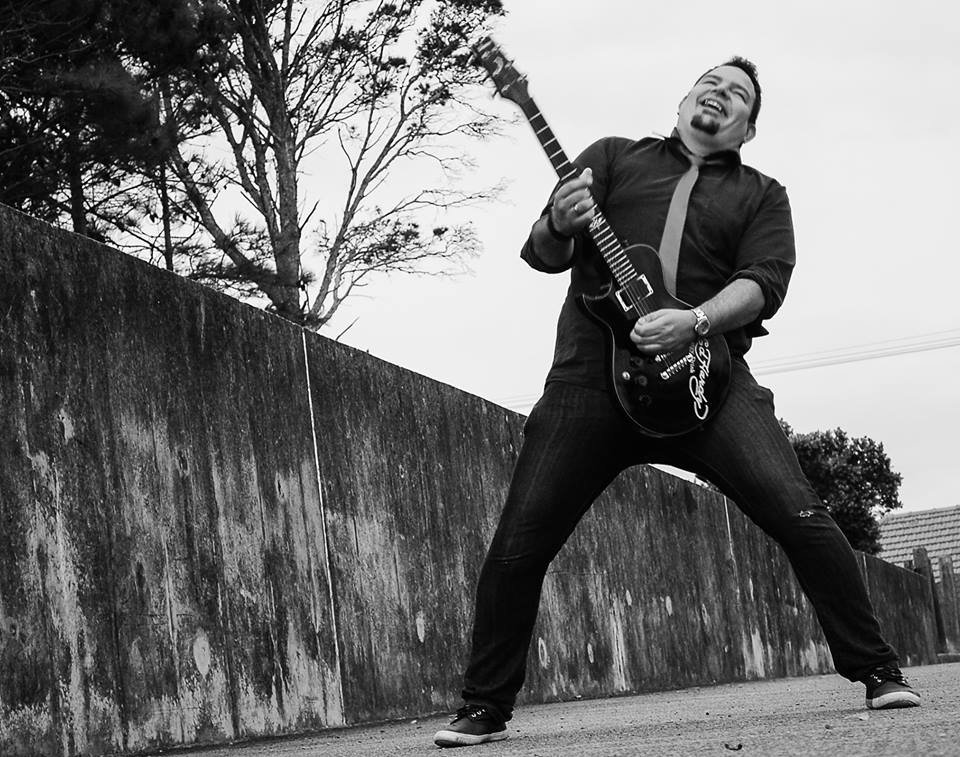 Niven Markus with his guitar, from his musician website